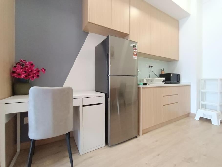 Col 23ab Cozy Klcc View & Infinity Pool Apartemen